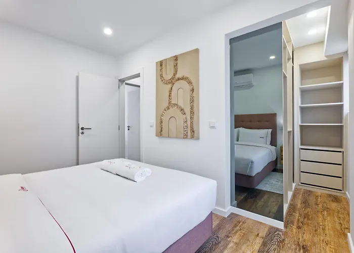 Modern&chic Daire Almada